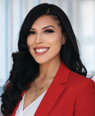 Naila Munoz, Receptionist · Bilingual